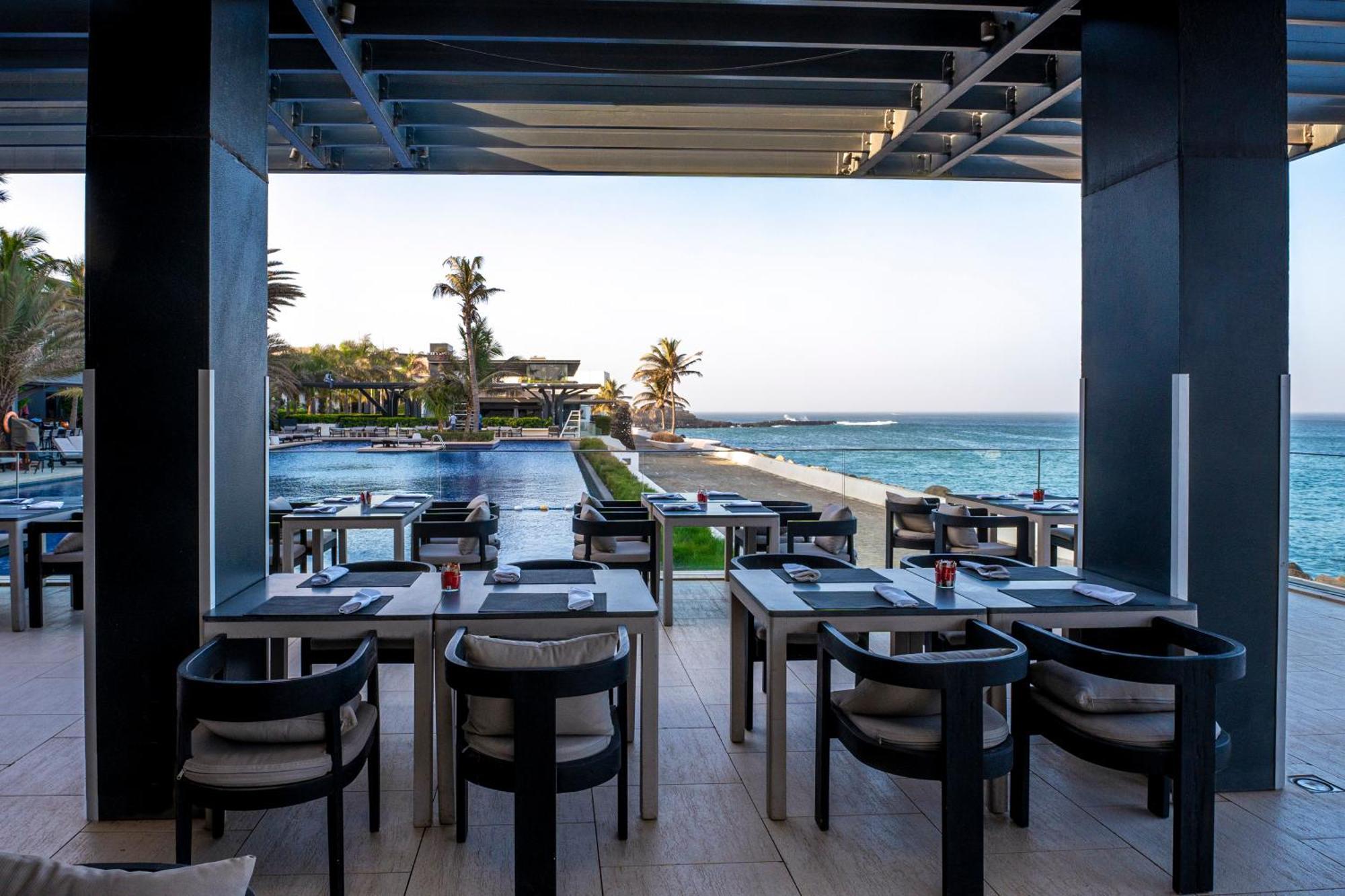 Noom Hotel Dakar Sea Plaza, A Member Of Radisson Individuals Exterior foto The Beach