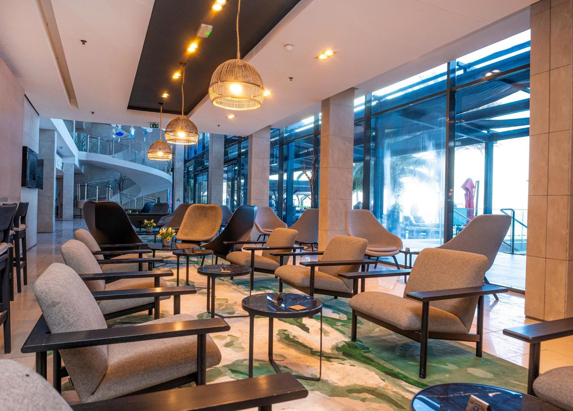 Noom Hotel Dakar Sea Plaza, A Member Of Radisson Individuals Exterior foto The lobby of the hotel