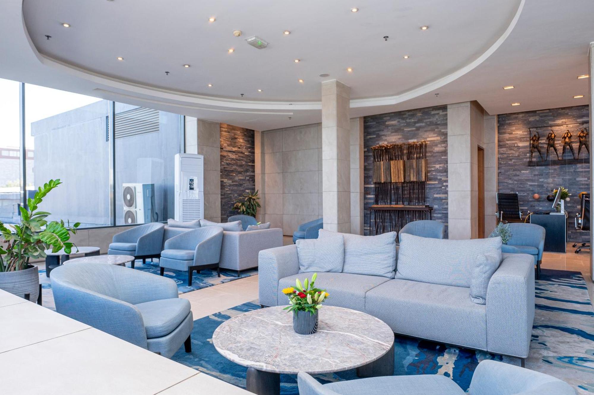 Noom Hotel Dakar Sea Plaza, A Member Of Radisson Individuals Exterior foto The lobby of the hotel