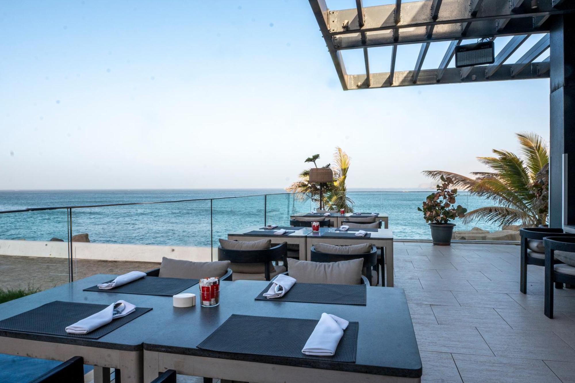 Noom Hotel Dakar Sea Plaza, A Member Of Radisson Individuals Exterior foto The Beach