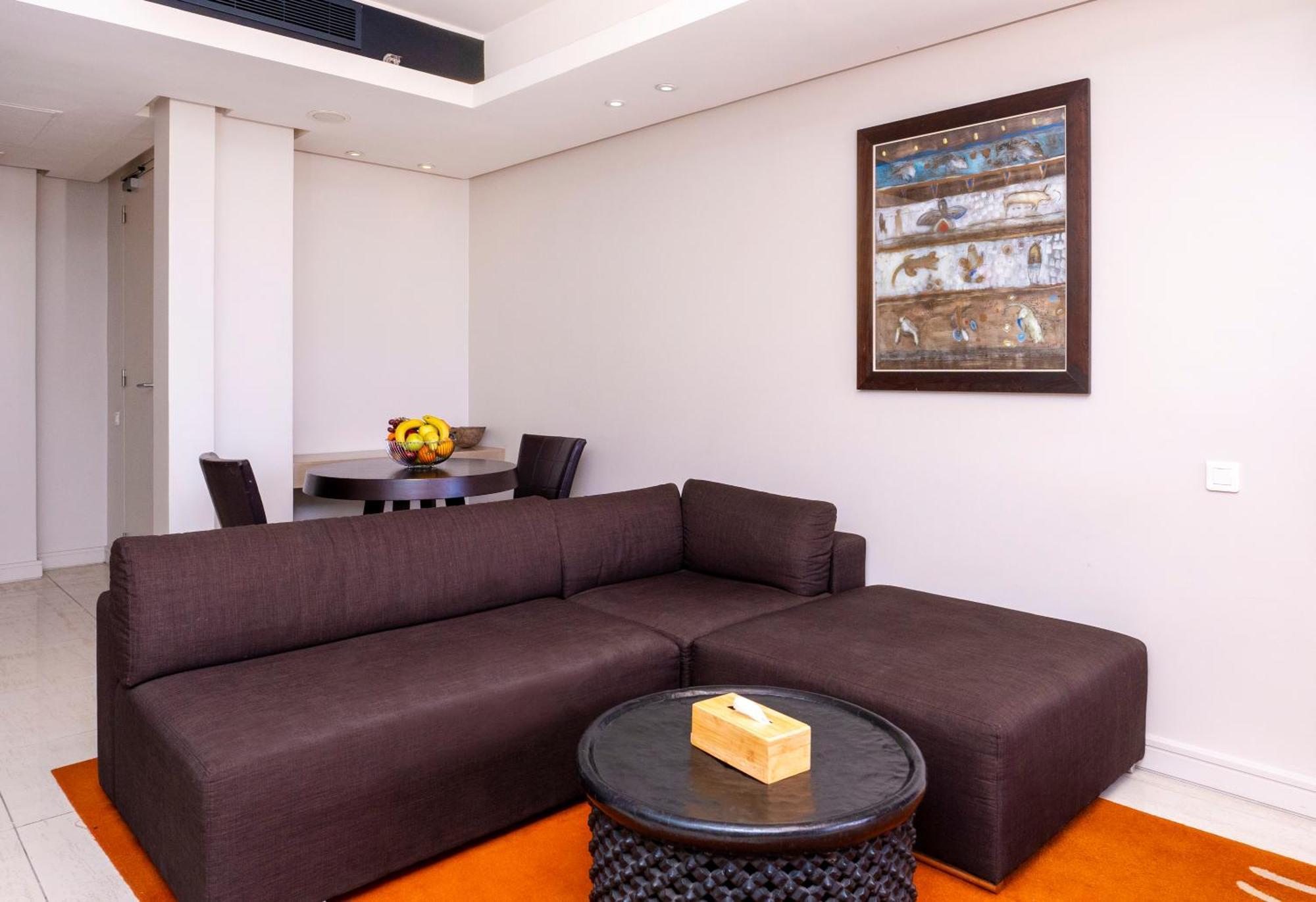 Noom Hotel Dakar Sea Plaza, A Member Of Radisson Individuals Exterior foto A living room in a suite at the Hilton Tel Aviv