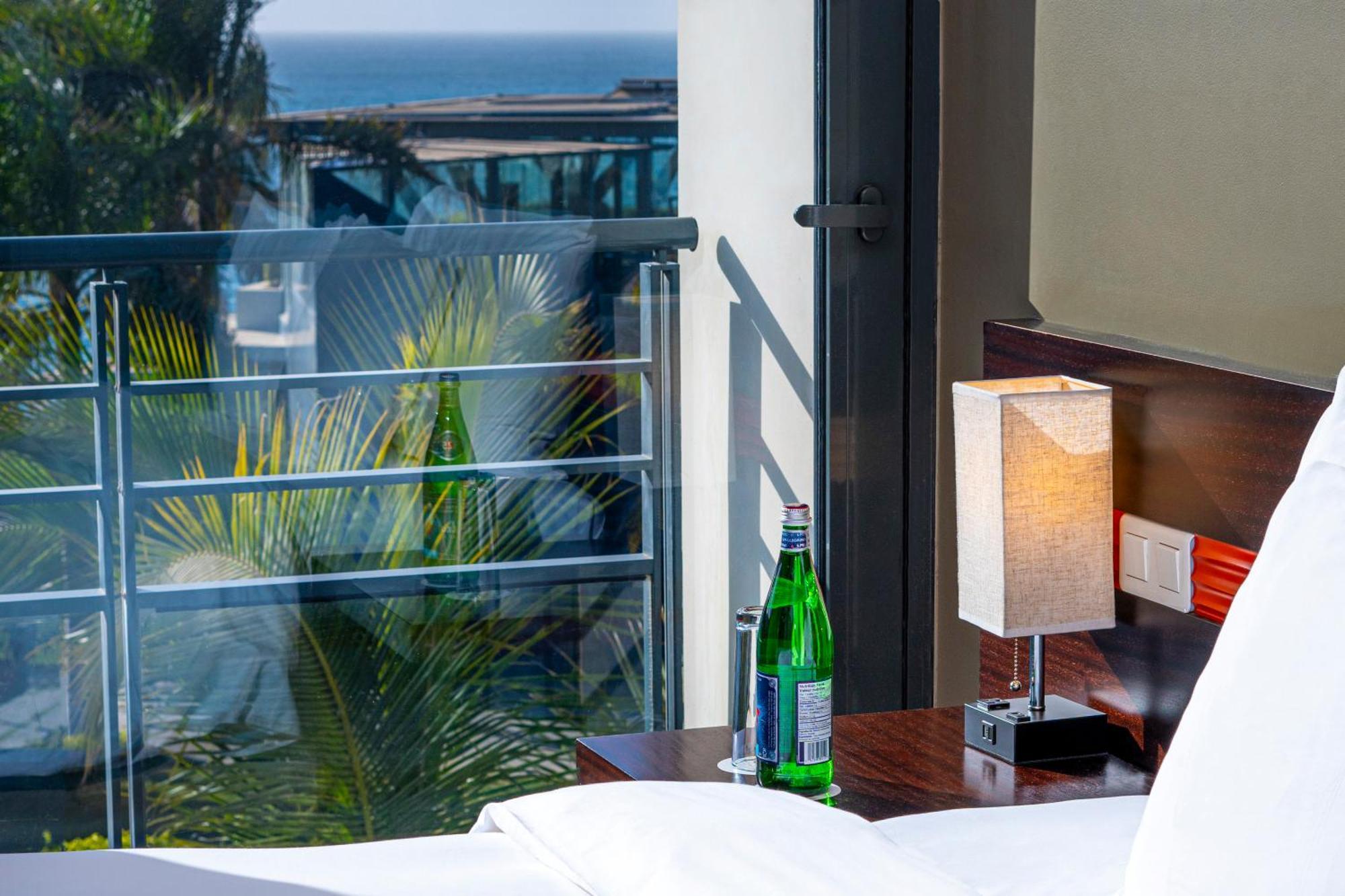 Noom Hotel Dakar Sea Plaza, A Member Of Radisson Individuals Exterior foto A room at the Hilton San Diego Bayfront