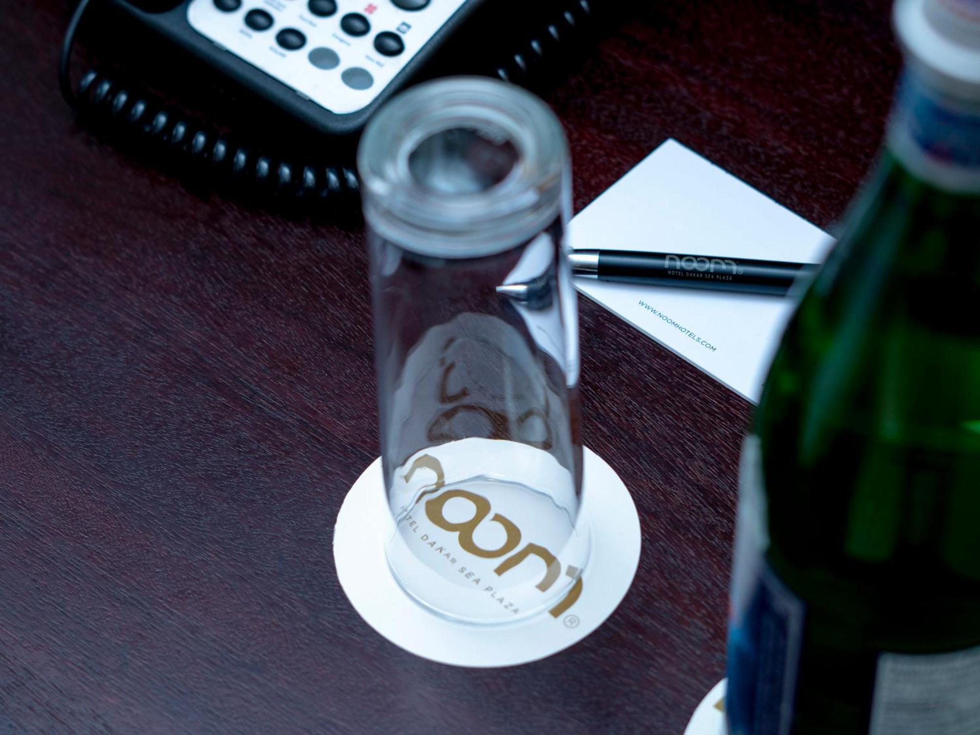 Noom Hotel Dakar Sea Plaza, A Member Of Radisson Individuals Exterior foto A glass of evian water