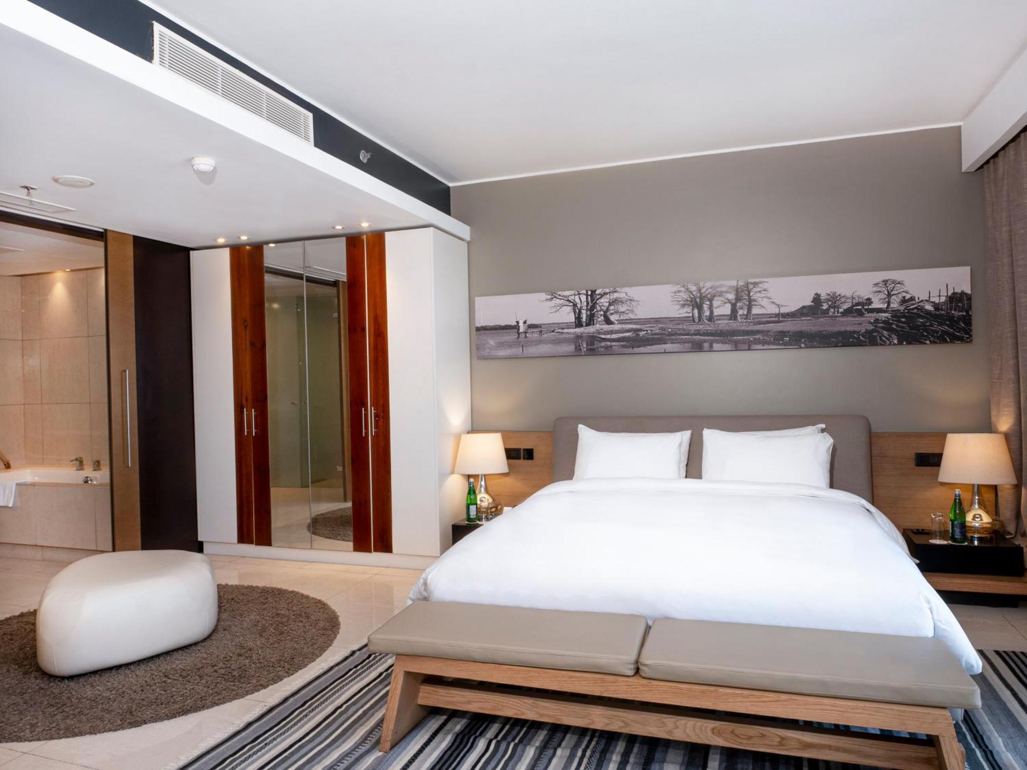 Noom Hotel Dakar Sea Plaza, A Member Of Radisson Individuals Exterior foto A bedroom at the hotel