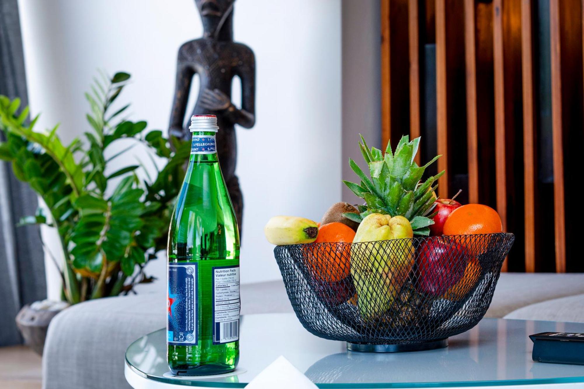 Noom Hotel Dakar Sea Plaza, A Member Of Radisson Individuals Exterior foto A bottle of Perrier